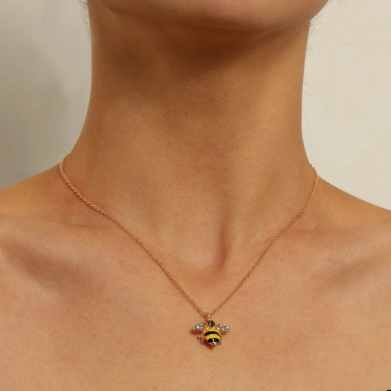 Vintage Boho Choker Rhinestones Enamel Bee Pendant Chain Gold Silver Color Necklace for Women Fashion Jewelry Gift
Vintage Boho Choker Rhinestones Enamel Bee Pendant Chain Gold Silver Color Necklace for Women Fashion Jewelry Gift
