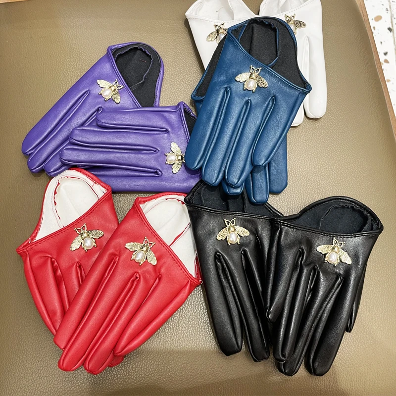 1 Pair PU Leather Gloves Sexy Dance Model Half Finger Mittens Ladies Gold Bee Driving Gloves Winter Accrories
1 Pair PU Leather Gloves Sexy Dance Model Half Finger Mittens Ladies Gold Bee Driving Gloves Winter Accrories