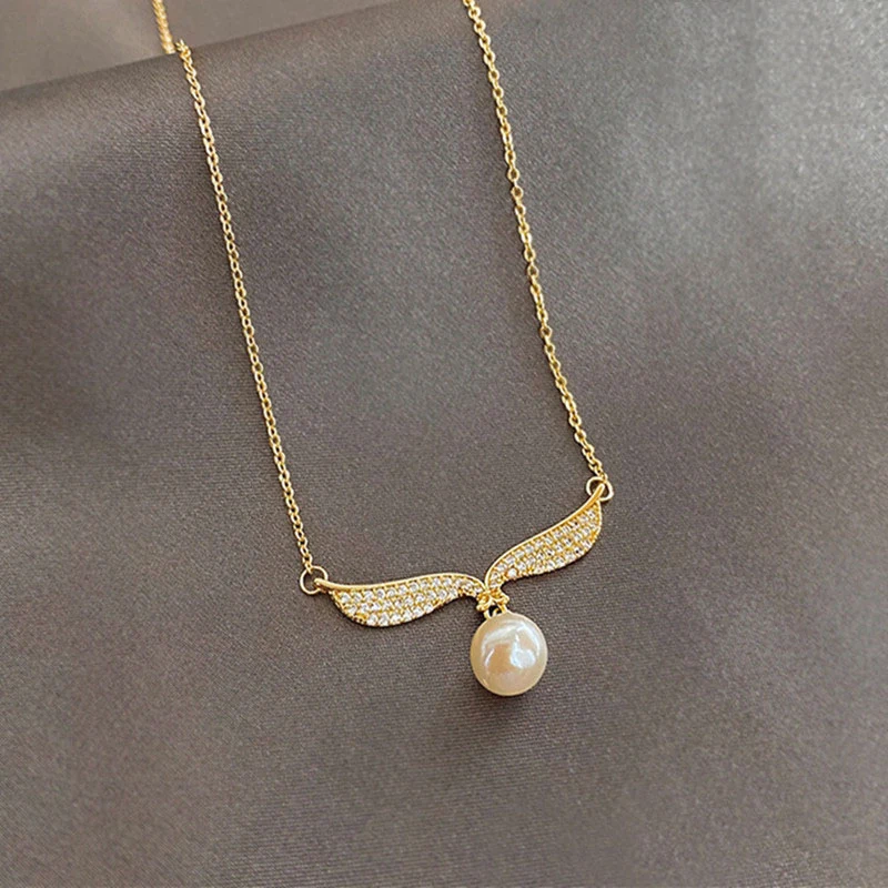 Trendy Fashion Fish Tail Flash Diamond Pearl Pendant Women's Personality Charm Temperament Clavicle Chain Jewelry Wholesale
Trendy Fashion Fish Tail Flash Diamond Pearl Pendant Women's Personality Charm Temperament Clavicle Chain Jewelry Wholesale