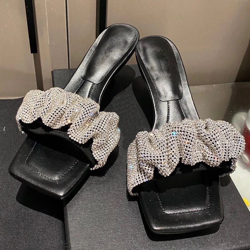 2021 New Summer Stilettos Female Shiny Pleated Rhinestone Design Sandls Real Leather Open Toe Sexy Back Strap Women Party Shoes
2021 New Summer Stilettos Female Shiny Pleated Rhinestone Design Sandls Real Leather Open Toe Sexy Back Strap Women Party Shoes