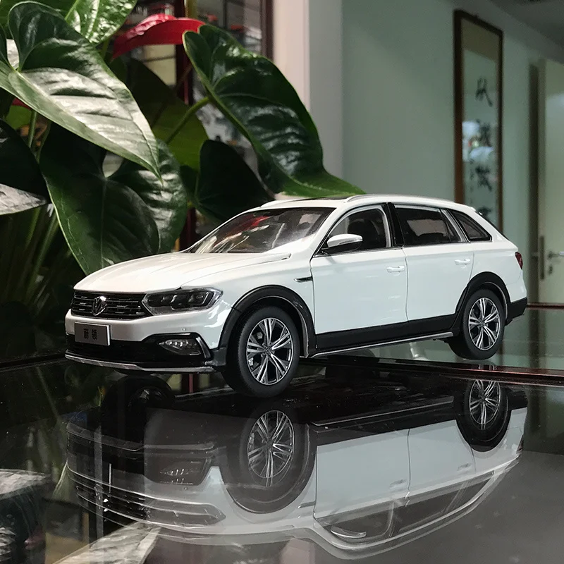 1/18 VW Weiling универсал C-TREK сплав литье под давлением модель автомобиля Коллекция украшения праздничный подарок детская игрушка
1/18 VW Weiling универсал C-TREK сплав литье под давлением модель автомобиля Коллекция украшения праздничный подарок детская игрушка