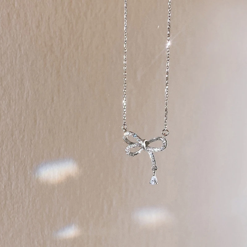 Flash diamond bow necklace tassel water drop simple female clavicle chain summer style fairy fresh minimalist jewelry
Flash diamond bow necklace tassel water drop simple female clavicle chain summer style fairy fresh minimalist jewelry