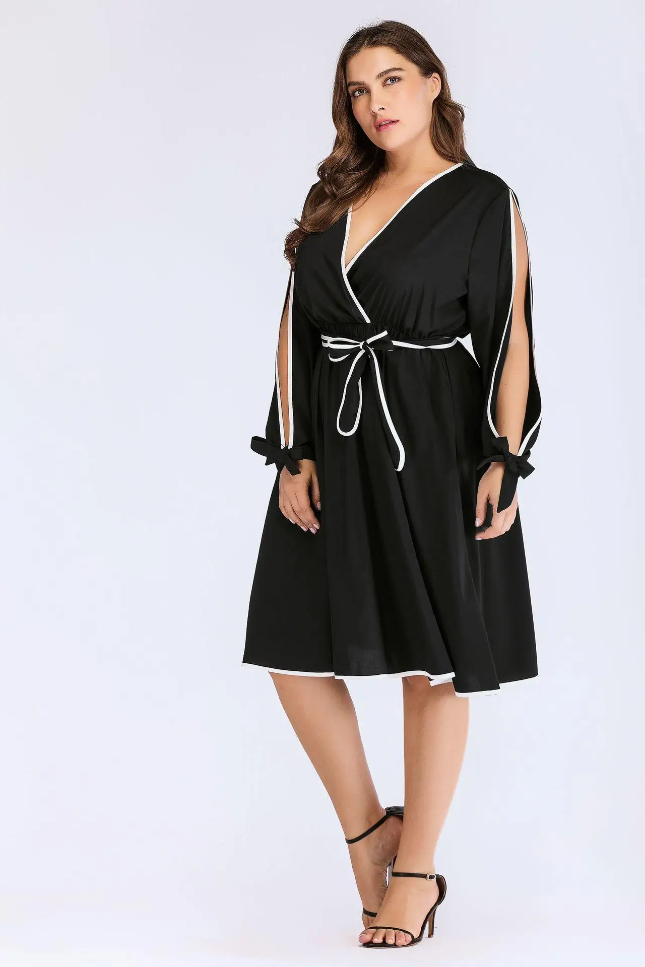 Plus size 2020 spring summer Woman Dress elastic belt black and white stitching Casual Loose Dress V Neck Office Lady Vestidos 
Plus size 2020 spring summer Woman Dress elastic belt black and white stitching Casual Loose Dress V Neck Office Lady Vestidos