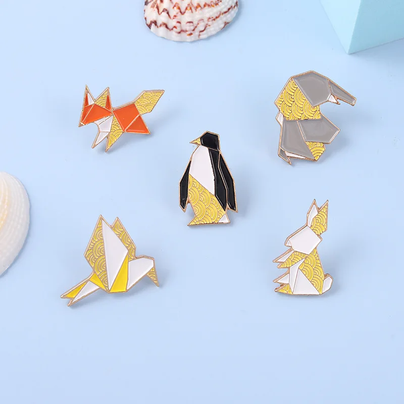 

Fashion Origami Crane Rabbit Penguin Elephant Cat Goose Whale Horse Brooches Colorful Splicing Animal Enamel Pins Badges Jewelry