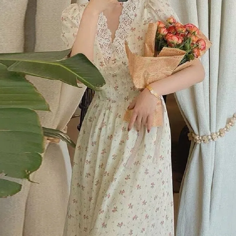 Vintage Floral Dress Women Elegant Lace Chiffon Korean Party Dress Puff Sleeve V Neck Midi Dress Fall Dresses for Women 2021
Vintage Floral Dress Women Elegant Lace Chiffon Korean Party Dress Puff Sleeve V Neck Midi Dress Fall Dresses for Women 2021