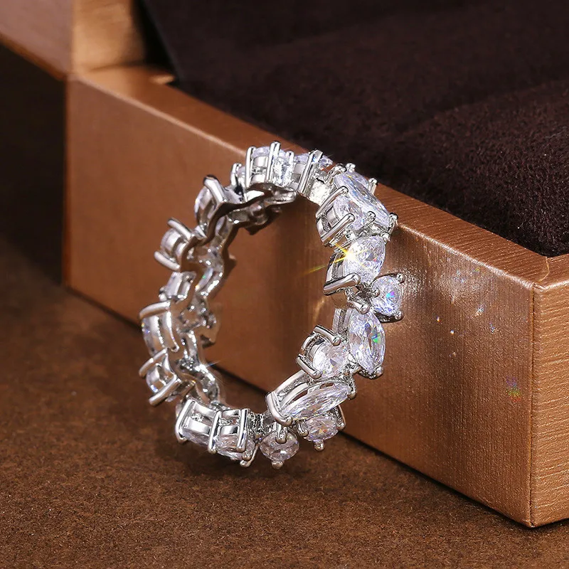 Luxury Female White Crystal Stone Ring Vintage Silver Color Wedding Band Ring Charm Bride Leaf Zircon Engagement Rings For Women
Luxury Female White Crystal Stone Ring Vintage Silver Color Wedding Band Ring Charm Bride Leaf Zircon Engagement Rings For Women