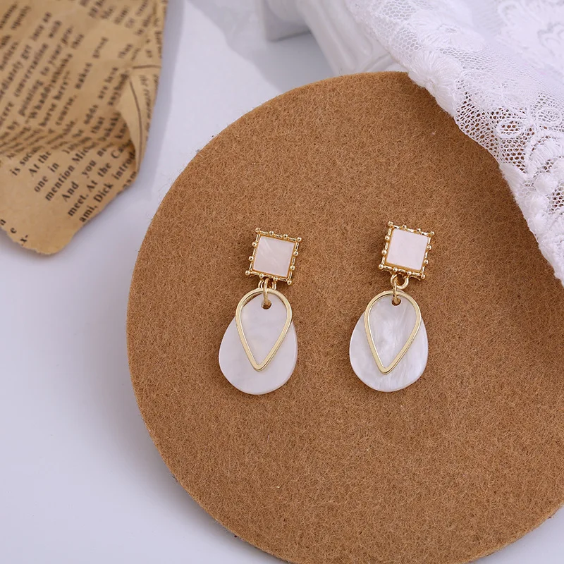 SHANGZHIHUA Holiday stud earrings, New Korean shell earrings, acrylic Material, women for earrings, 2020 new jewelry
SHANGZHIHUA Holiday stud earrings, New Korean shell earrings, acrylic Material, women for earrings, 2020 new jewelry