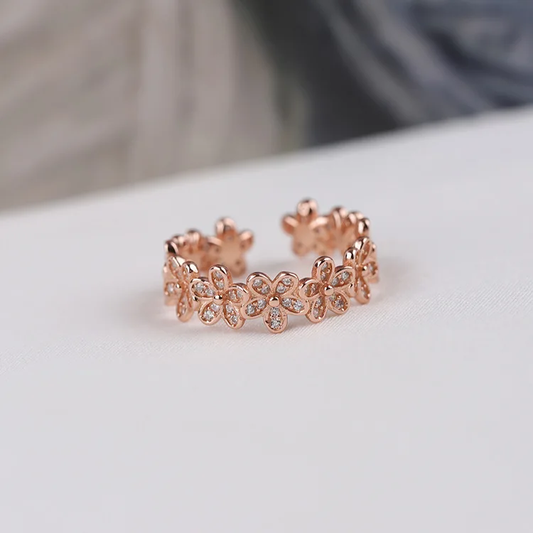 S925 Sterling Silver Fashion Rose Gold Sparkling Daisy Flowers Ring Opening Rings for Women Engagement Jewelry Anniversary
S925 Sterling Silver Fashion Rose Gold Sparkling Daisy Flowers Ring Opening Rings for Women Engagement Jewelry Anniversary