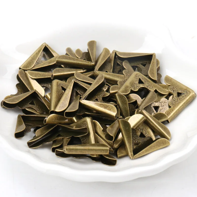 40Pcs Metal Book Corner Cantoneira Trilateral Albums Menus Folders Box Corner Protectors Frame Decor Bronze 17x17x2.5mm
40Pcs Metal Book Corner Cantoneira Trilateral Albums Menus Folders Box Corner Protectors Frame Decor Bronze 17x17x2.5mm