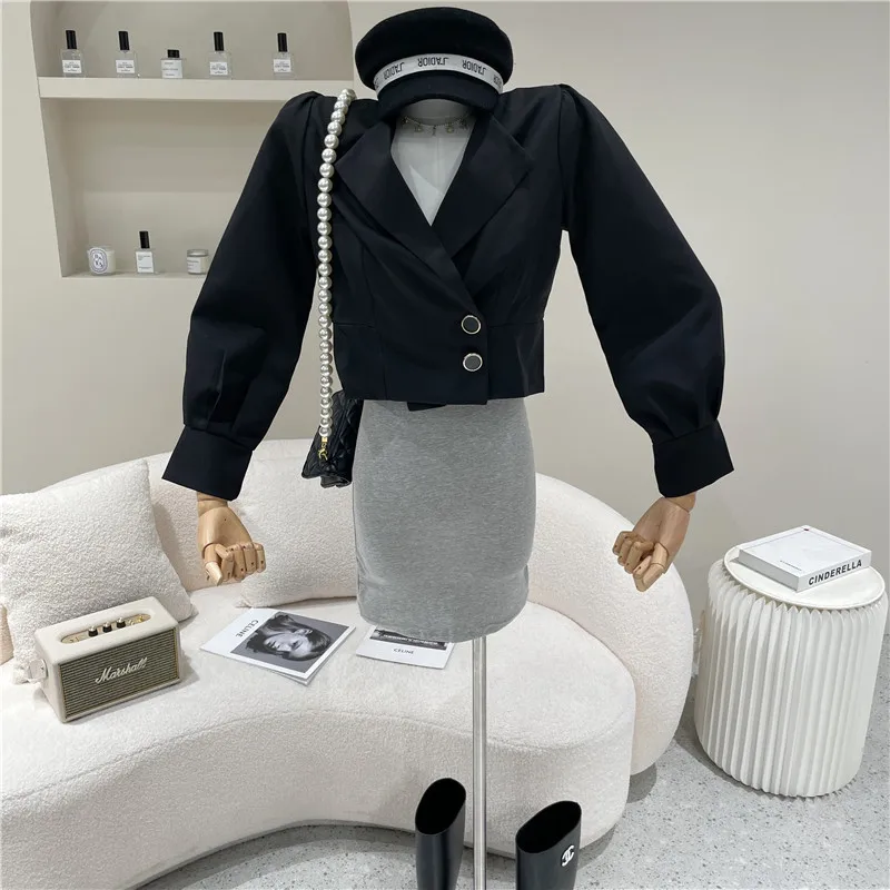 Niche Design Women's Spring Summer 2021 Fashion Simple Short Lapel Long Sleeve Two Button Suit Coat
Niche Design Women's Spring Summer 2021 Fashion Simple Short Lapel Long Sleeve Two Button Suit Coat