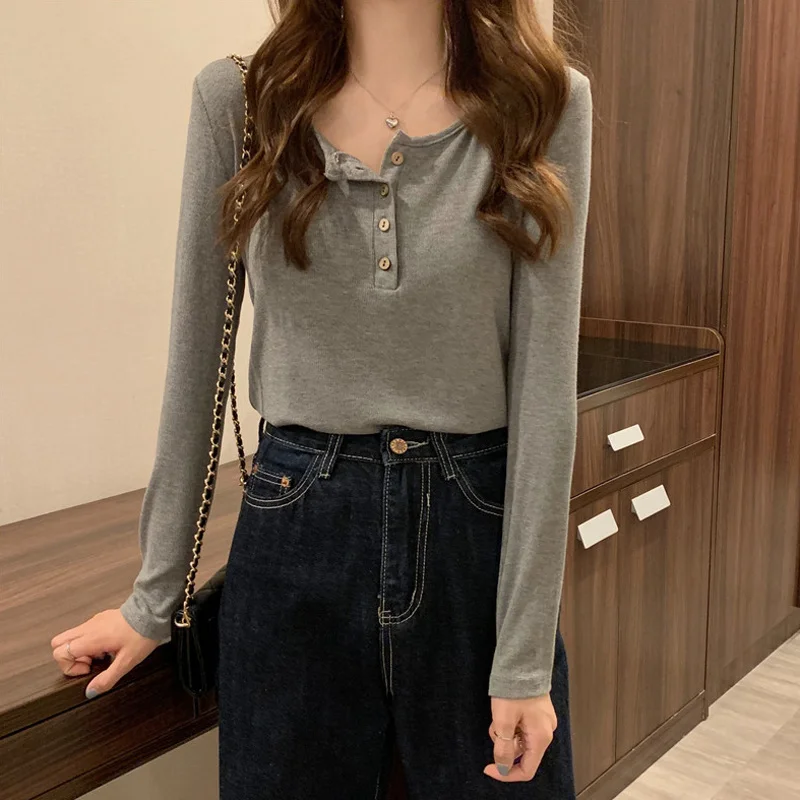 Футболка женская базовая с круглым вырезом и длинными рукавами 
Футболка женская базовая с круглым вырезом и длинными рукавами