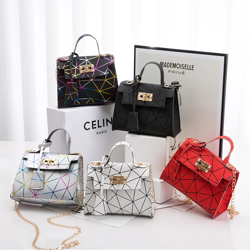 Women Bag 2021 New Fashion Shoulder Messenger Bag Lady Crossbody Bags Chain Geometric Small Square Bag Handbag Girl Phone Bag
Women Bag 2021 New Fashion Shoulder Messenger Bag Lady Crossbody Bags Chain Geometric Small Square Bag Handbag Girl Phone Bag