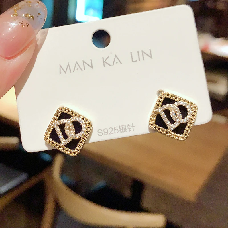 Women's Geometric Drop Earrings 2021 New Round Pendant Earrings Party Jewelry Gift Golden Fashion Trend Fashion Stud Earrings
Women's Geometric Drop Earrings 2021 New Round Pendant Earrings Party Jewelry Gift Golden Fashion Trend Fashion Stud Earrings