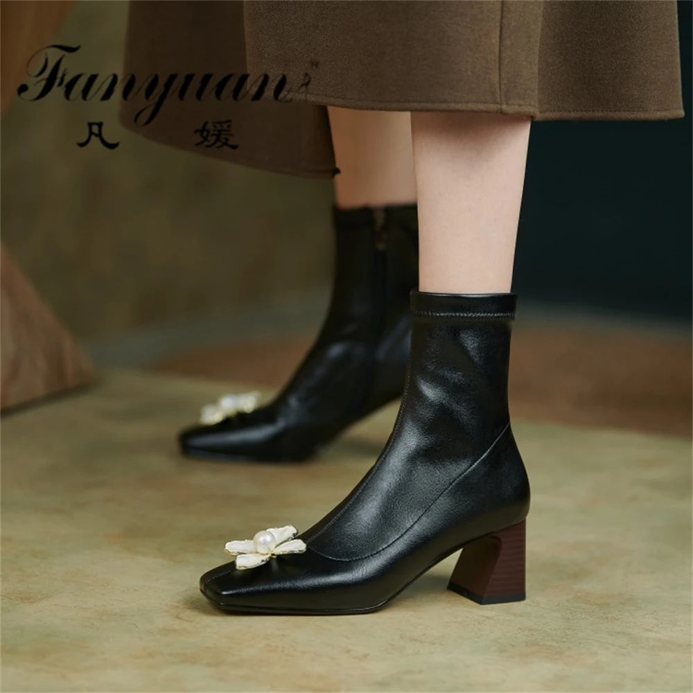 Fanyuan 2021 Autumn Winter Square heel For Woman Newest Flower decoration High Heels Pumps Wedding Party Shoes Woman
Fanyuan 2021 Autumn Winter Square heel For Woman Newest Flower decoration High Heels Pumps Wedding Party Shoes Woman