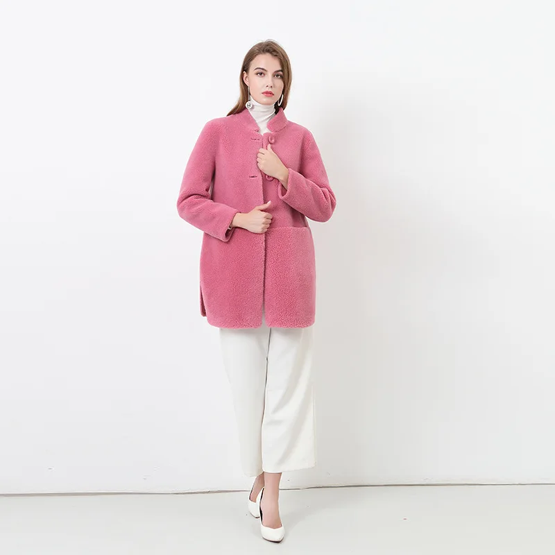 New winter fur coat women autumn fashion temperament coat women Europe and America imitation mink fabric mink fur
New winter fur coat women autumn fashion temperament coat women Europe and America imitation mink fabric mink fur