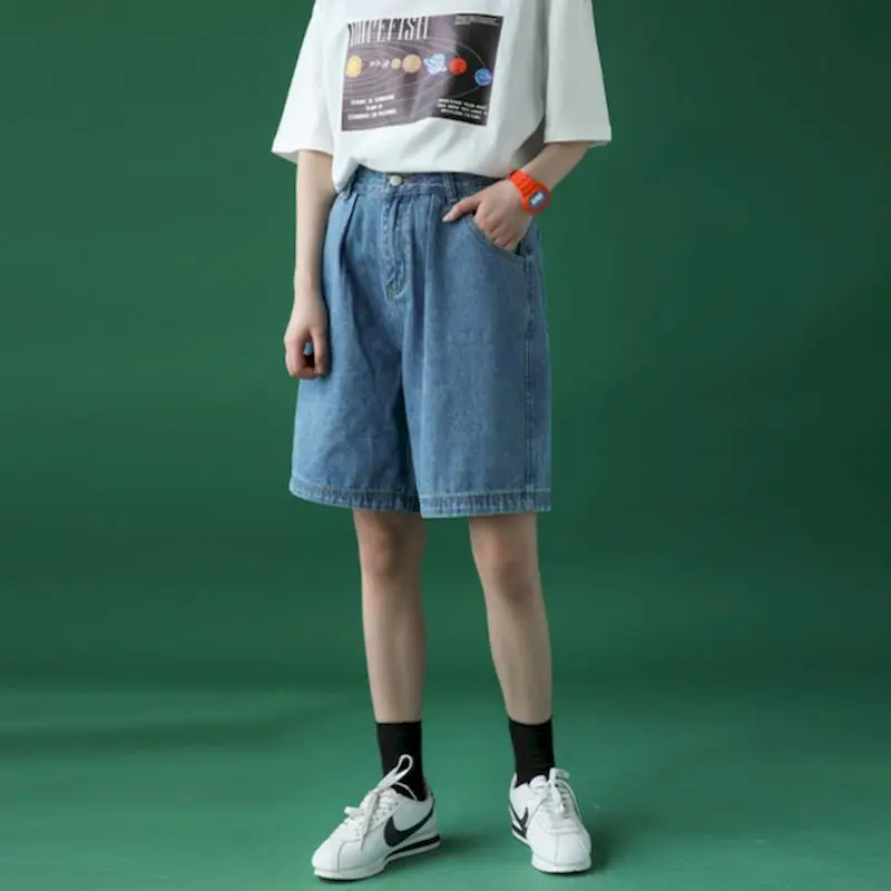Женские джинсовые шорты с высокой талией, повседневные Прямые свободные шорты в Корейском стиле ретро, с широкими штанинами, лето 2021 
Женские джинсовые шорты с высокой талией, повседневные Прямые свободные шорты в Корейском стиле ретро, с широкими штанинами, лето 2021