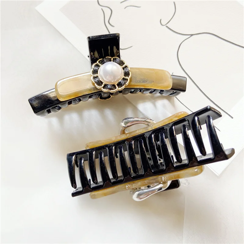New Acrylic Hair Claw Shark Clip Krean Ins Large Size Big Clamps Plain Color Geometric Bath Grab Women Hair Accessories
New Acrylic Hair Claw Shark Clip Krean Ins Large Size Big Clamps Plain Color Geometric Bath Grab Women Hair Accessories