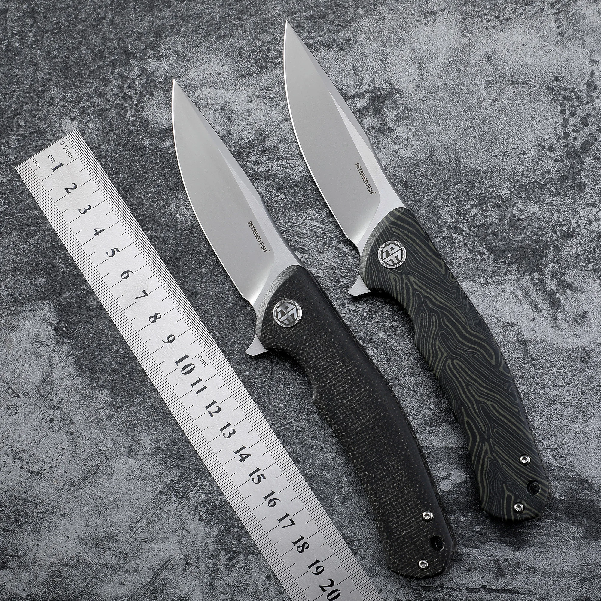 Petrified fish K110 Steel Folding Knife Carbon Fiber +G10 Handle Ceramic Ball bearings EDC tools Camping Hunting Knives PF949
Petrified fish K110 Steel Folding Knife Carbon Fiber +G10 Handle Ceramic Ball bearings EDC tools Camping Hunting Knives PF949