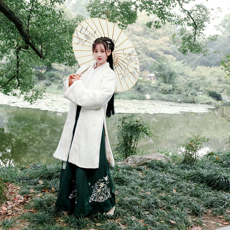 new style women's clothing ancient style Plush embroidered long body coat Han element waist length skirt Hanfu suit
new style women's clothing ancient style Plush embroidered long body coat Han element waist length skirt Hanfu suit