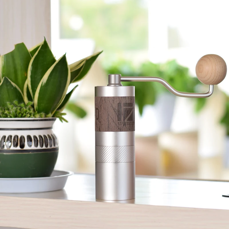 1Zpresso MINI Manual Coffee Grinder Q2series Portable coffee mill Easy disassembly for cleaning 420stainless steel burr
1Zpresso MINI Manual Coffee Grinder Q2series Portable coffee mill Easy disassembly for cleaning 420stainless steel burr