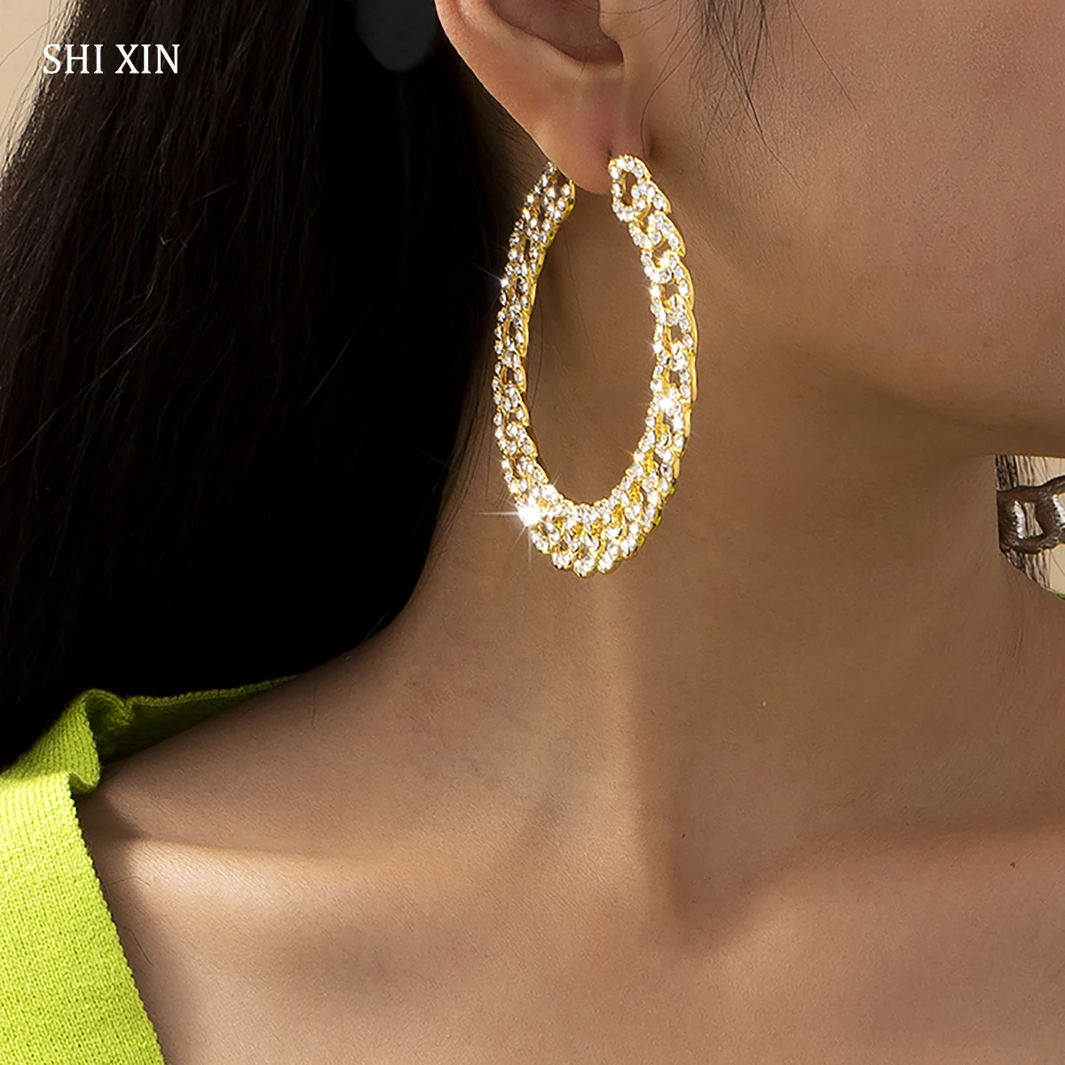 SHIXIN Big Shiny Rhinestone Chain Designer Earrings for Women Large Open Circle Earrings 2021 Fashion Crystal Hoop Earring Gifts
SHIXIN Big Shiny Rhinestone Chain Designer Earrings for Women Large Open Circle Earrings 2021 Fashion Crystal Hoop Earring Gifts