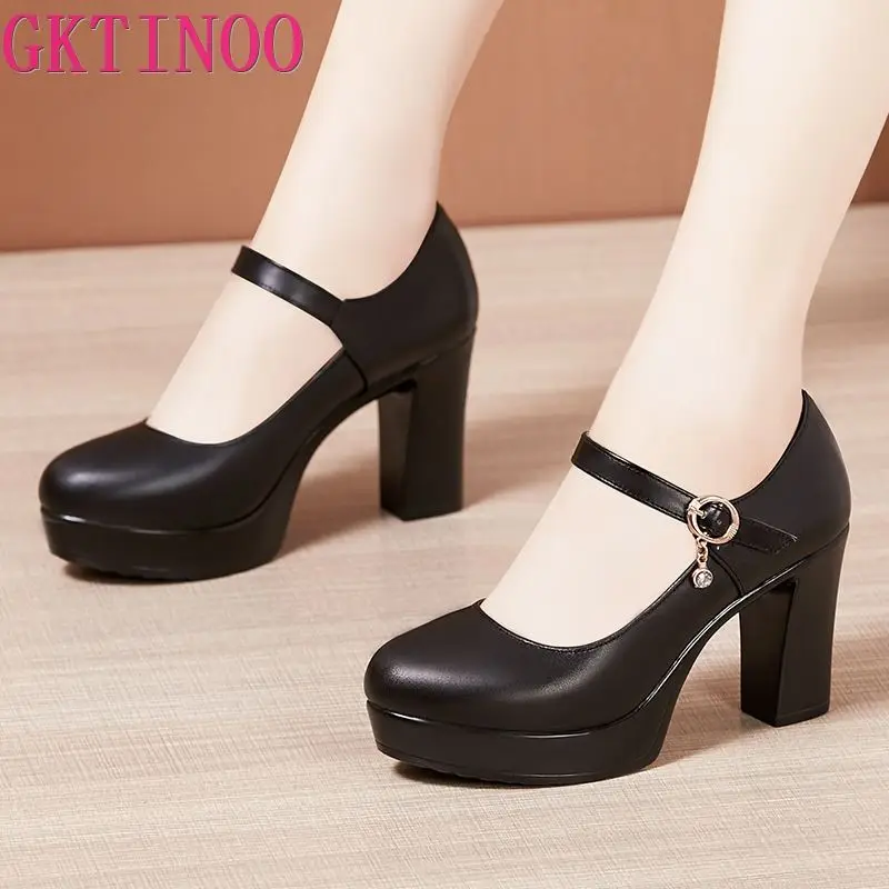 Women's Shoes
Women's Shoes