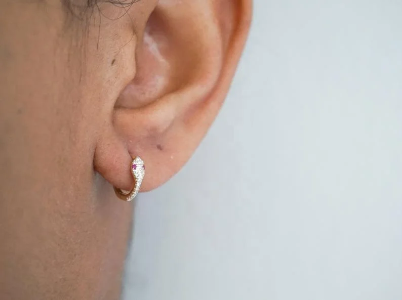 LOZRUNVE Boheme 925 Silver Gold Jewelry Tiny Diamond CZ Snake Huggie Hoop Earring
LOZRUNVE Boheme 925 Silver Gold Jewelry Tiny Diamond CZ Snake Huggie Hoop Earring