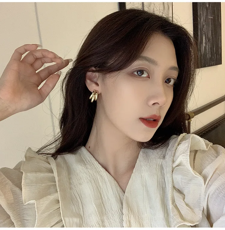 Gold Korean Fashion Stud Clip on Earrings Women Jewelry 2021 Trend Jewelry for Women Earrings Gift Fake Piercing ear 
Gold Korean Fashion Stud Clip on Earrings Women Jewelry 2021 Trend Jewelry for Women Earrings Gift Fake Piercing ear