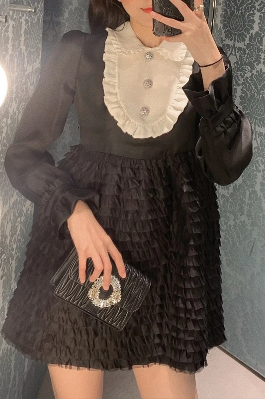 Vintage Black Diamonds Buttons Ruffles Mini Party Dresses Women 2020 Spring Autumn Elegant Long Sleeve Runway Woman Dress
Vintage Black Diamonds Buttons Ruffles Mini Party Dresses Women 2020 Spring Autumn Elegant Long Sleeve Runway Woman Dress