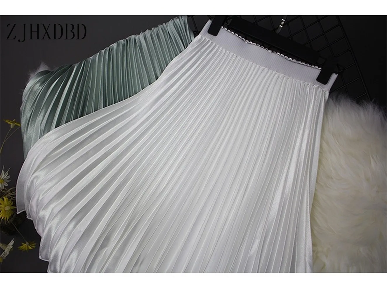 2020 Women Skirt Casual Autumn Winter Metallic Satin Pleated Skirt Female Vintage Mid Calf Black White Skirt Streetwear Clothes
2020 Women Skirt Casual Autumn Winter Metallic Satin Pleated Skirt Female Vintage Mid Calf Black White Skirt Streetwear Clothes