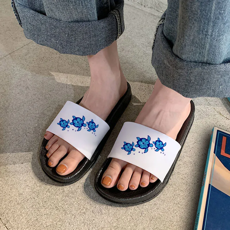 2021 Women Slippers Blue pattern Summer Beach Fashion Open Toe Slippers Printed Women's Non-slip Comfortable Slides
2021 Women Slippers Blue pattern Summer Beach Fashion Open Toe Slippers Printed Women's Non-slip Comfortable Slides