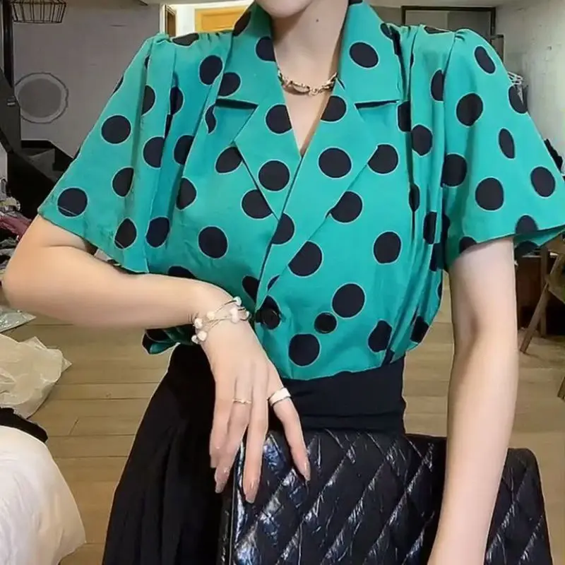 Korean Style summer retro Woman Classic Simple temperament loose short Sleeve versatile suit dots chiffon Office shirt girl top
Korean Style summer retro Woman Classic Simple temperament loose short Sleeve versatile suit dots chiffon Office shirt girl top
