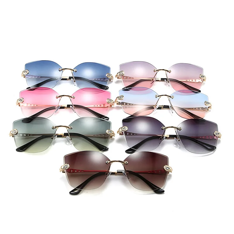 New Cat Eye Retro Diamond Brand Metal Sunglasse Summer Outdoor UV400 Eyewear Female Rimless Gradient Sun Glasses Designer Shades
New Cat Eye Retro Diamond Brand Metal Sunglasse Summer Outdoor UV400 Eyewear Female Rimless Gradient Sun Glasses Designer Shades