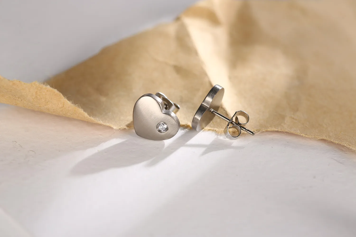 New Girls Tiny Cute Heart Shape Pure Titanium Stud Earrings For Women Girlfriend Loving Romantic Gift Cubic Zirconia Jewelry
New Girls Tiny Cute Heart Shape Pure Titanium Stud Earrings For Women Girlfriend Loving Romantic Gift Cubic Zirconia Jewelry