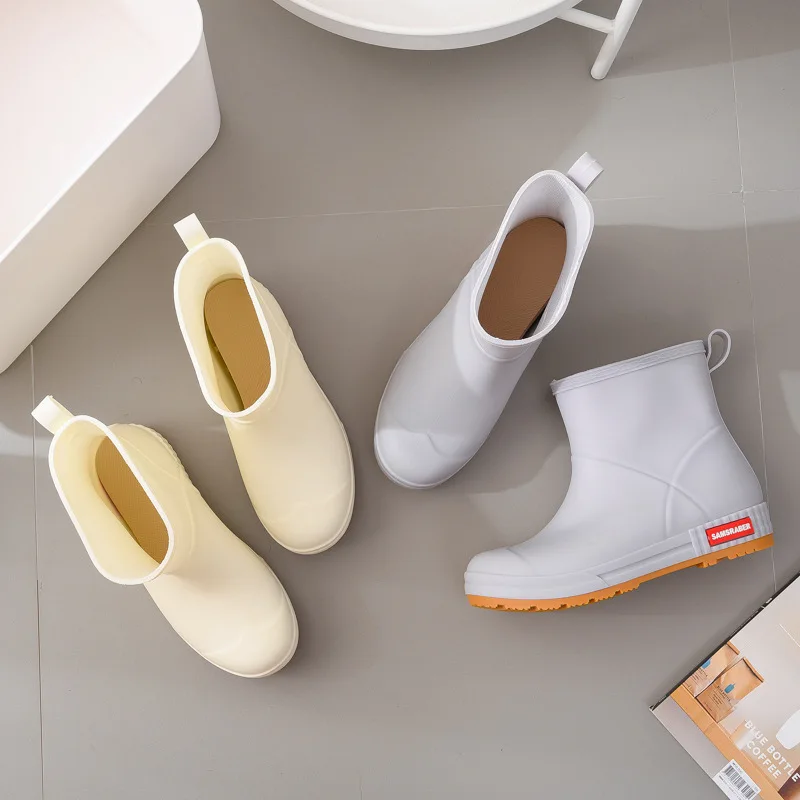 New Women Rainboots Waterproof Rubber Rain Shoes for Rain Day Fashion Slip-on Ankle Boots Solid Female Slip-On Rain Boots 2021
New Women Rainboots Waterproof Rubber Rain Shoes for Rain Day Fashion Slip-on Ankle Boots Solid Female Slip-On Rain Boots 2021