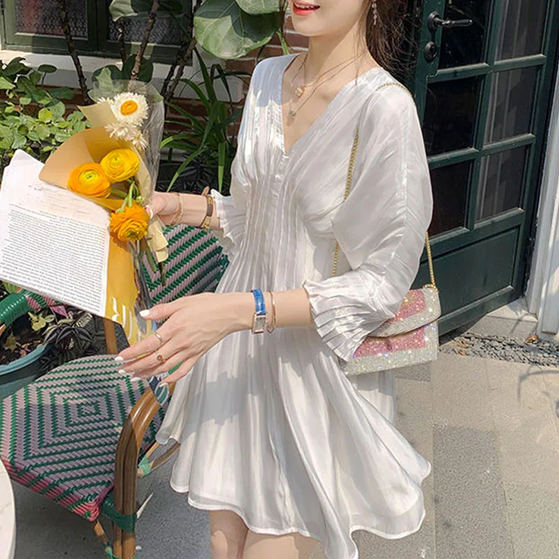 Chic V-neck Elegant Mini Dresses Women Casual Design Sweet Vintage Dress Office Ladies Party One Piece Dress Korean 2021 Summer
Chic V-neck Elegant Mini Dresses Women Casual Design Sweet Vintage Dress Office Ladies Party One Piece Dress Korean 2021 Summer
