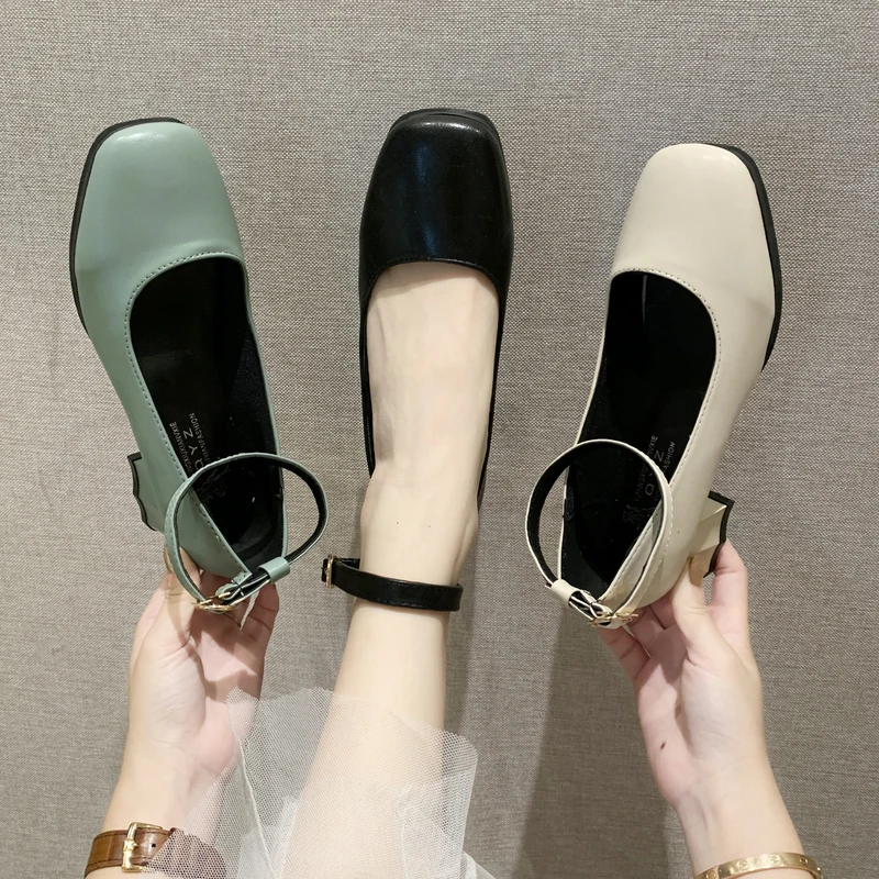 2020 Square head shallow mouth Small leather shoes single shoes new wild medium thick heel word buckle belt heel shoes W40-50
2020 Square head shallow mouth Small leather shoes single shoes new wild medium thick heel word buckle belt heel shoes W40-50
