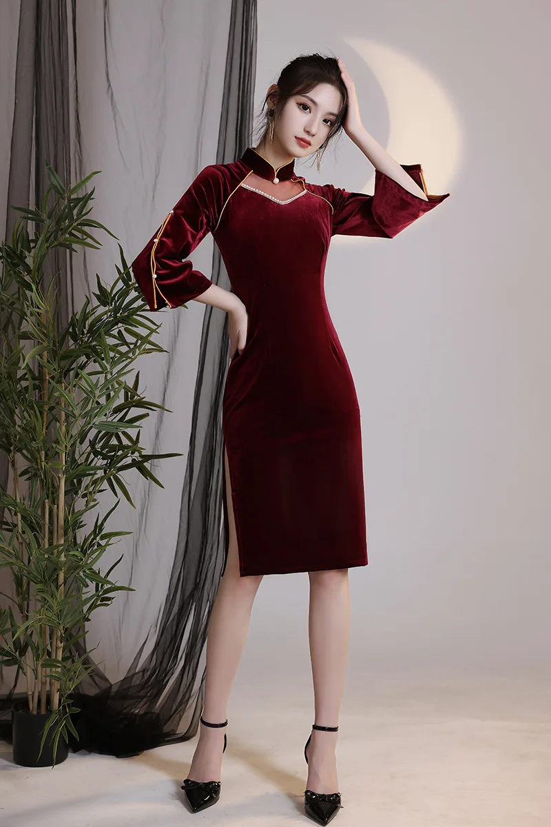 Chinese Cheongsam Dress Velvet Women Vintage Cheongsam Slim Young Modern Qipao Red Dresses Sexy Girl Wedding Party Lady Vestidos
Chinese Cheongsam Dress Velvet Women Vintage Cheongsam Slim Young Modern Qipao Red Dresses Sexy Girl Wedding Party Lady Vestidos