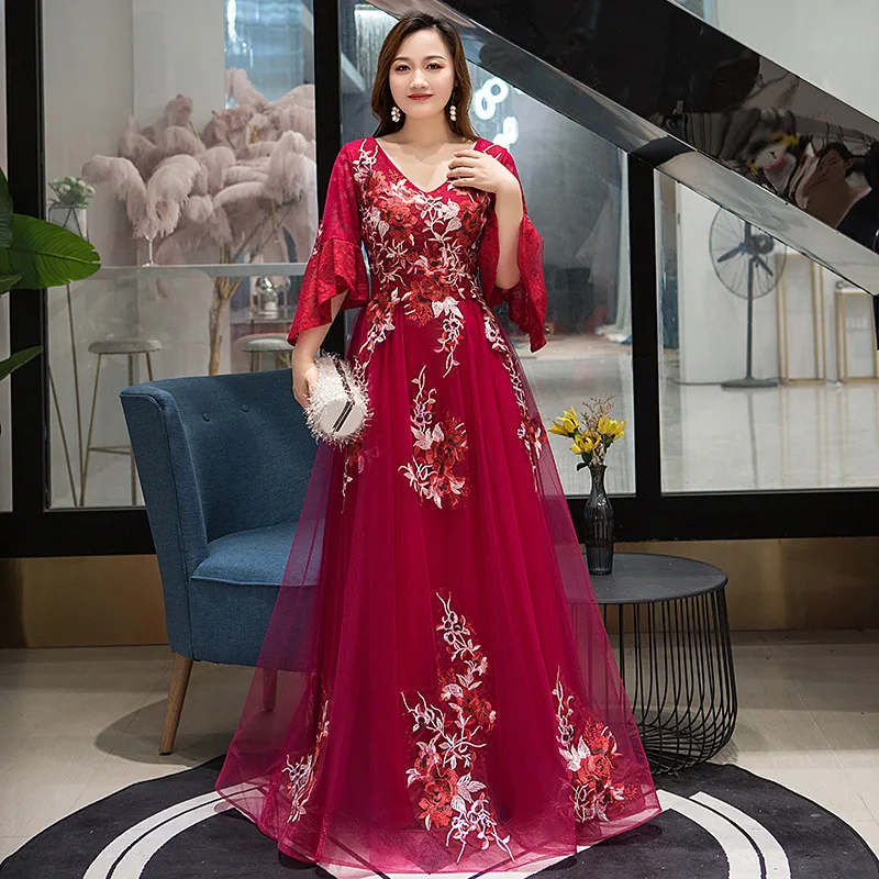 Robe de soiree Elegant High Waist Evening Gowns Embroidery Applique Oriental Banquet Dress Chinese Traditional Wedding Cheongsam
Robe de soiree Elegant High Waist Evening Gowns Embroidery Applique Oriental Banquet Dress Chinese Traditional Wedding Cheongsam