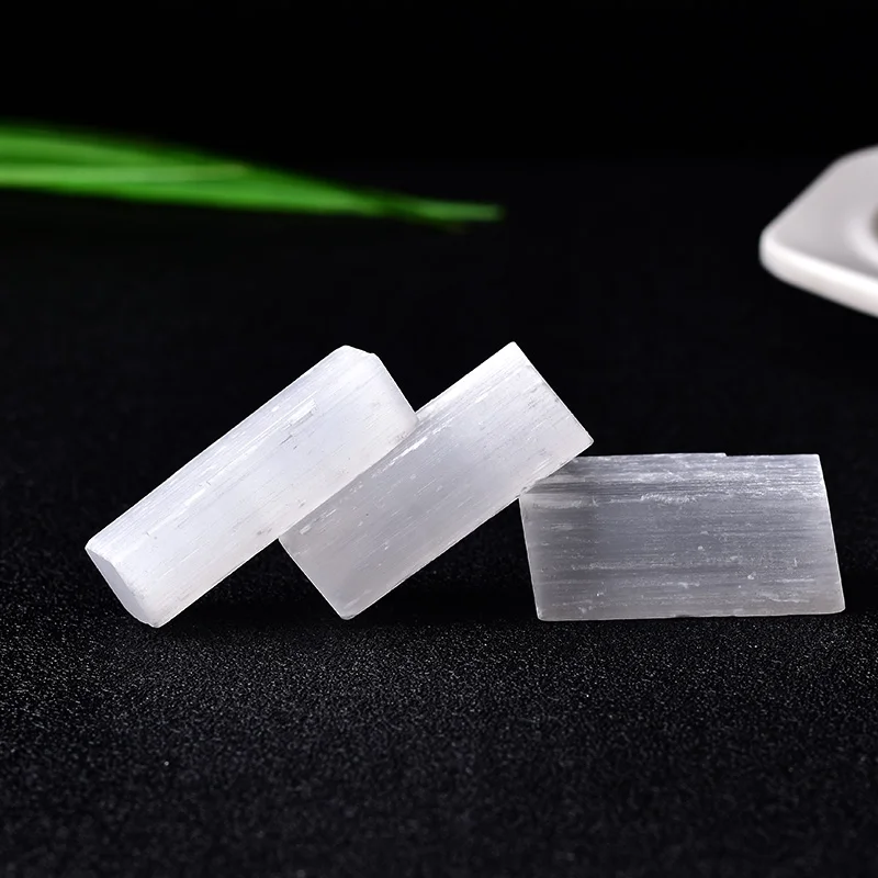 1PC Natural White Selenite Crystal Stick Chips Gypsum Quartz Rough Minerals Reiki Specimen Point For Healing Stone DIY Gifi 
1PC Natural White Selenite Crystal Stick Chips Gypsum Quartz Rough Minerals Reiki Specimen Point For Healing Stone DIY Gifi