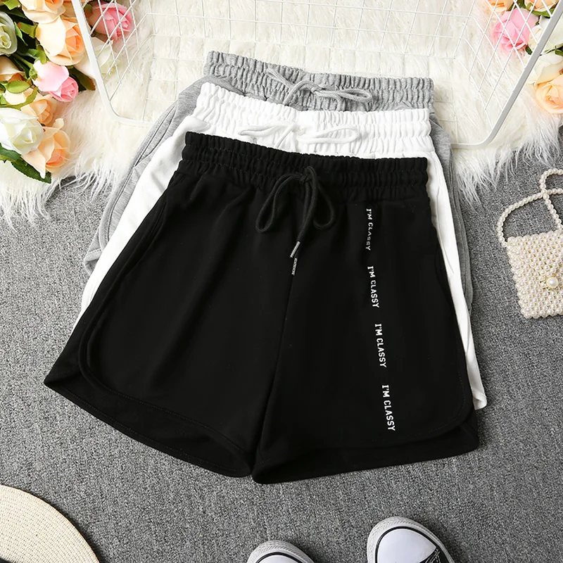 Шорты женские хлопковые повседневные, модные короткие штаны в Корейском стиле, белые черные, большие размеры, на лето
Шорты женские хлопковые повседневные, модные короткие штаны в Корейском стиле, белые черные, большие размеры, на лето