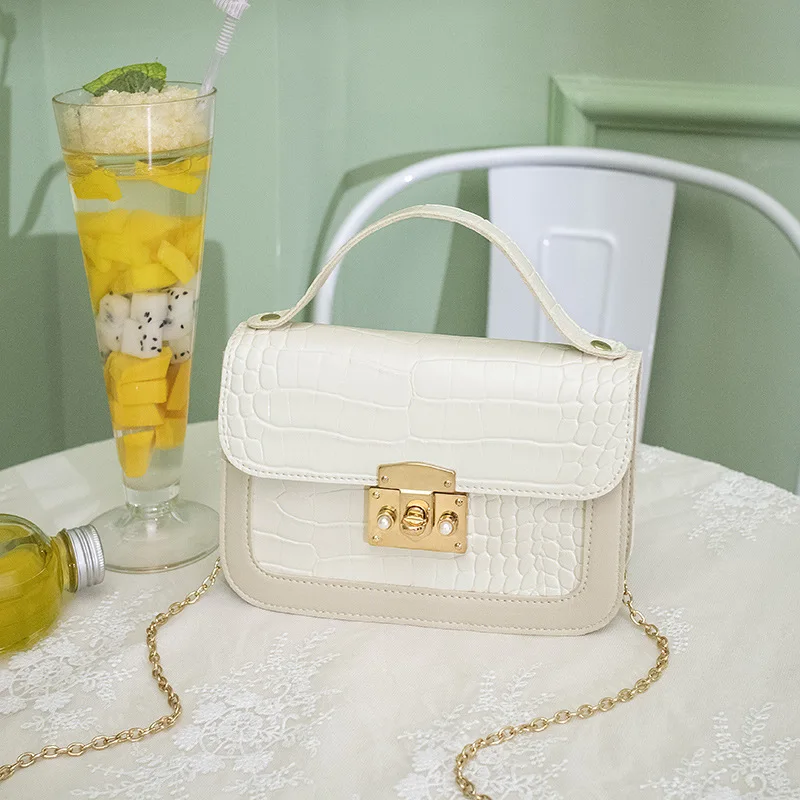 womens hands 2021 summer new style single shoulder messenger trend practical fashion small square women's bag purses 
womens hands 2021 summer new style single shoulder messenger trend practical fashion small square women's bag purses