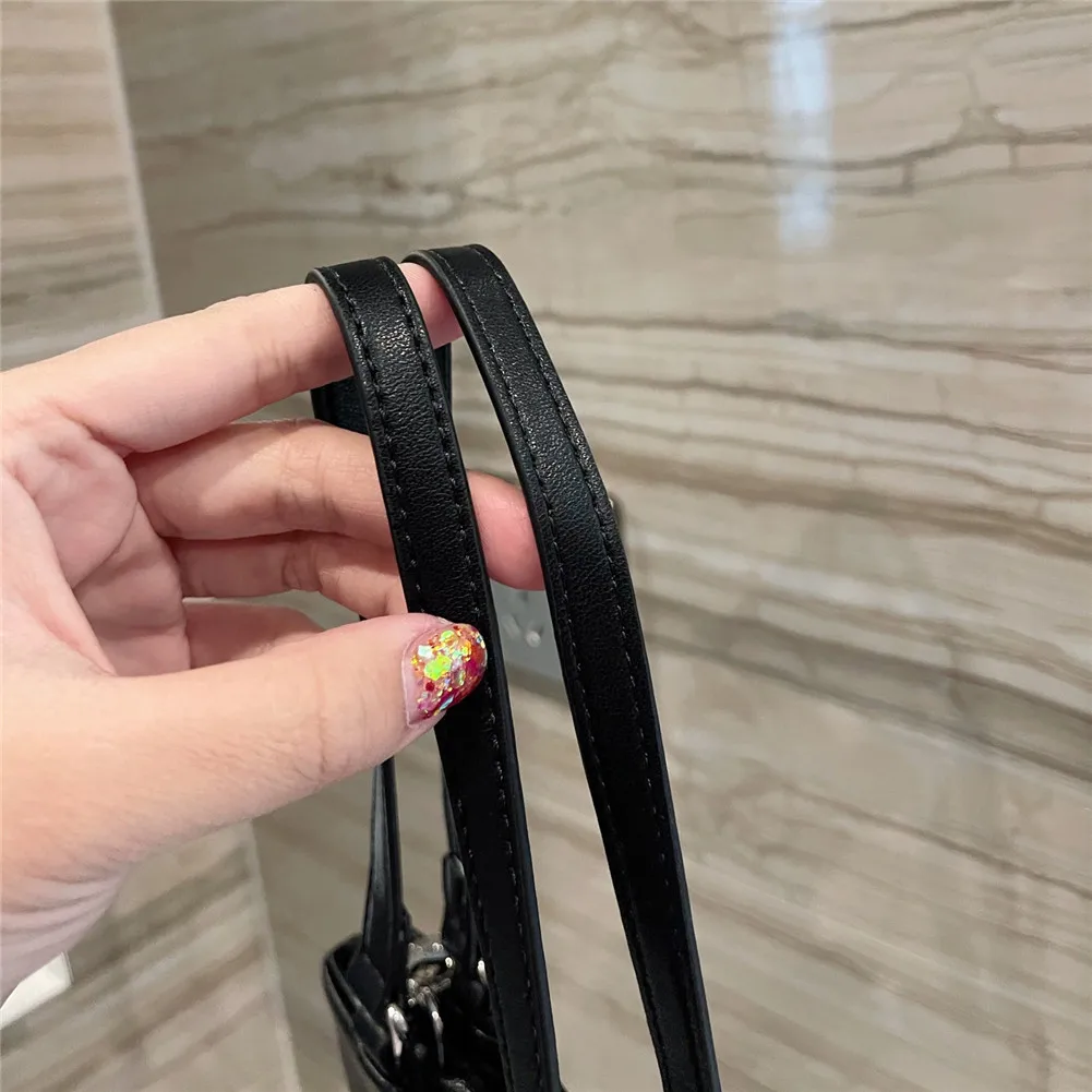 Leather large-capacity handbags fashion handbags ladies shopping bags 
Leather large-capacity handbags fashion handbags ladies shopping bags