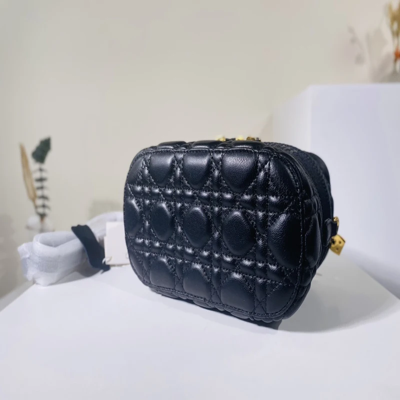 The new explosive style all-match fashion elegant simple atmosphere ladies cosmetic bag messenger bag shoulder bag handbag
The new explosive style all-match fashion elegant simple atmosphere ladies cosmetic bag messenger bag shoulder bag handbag