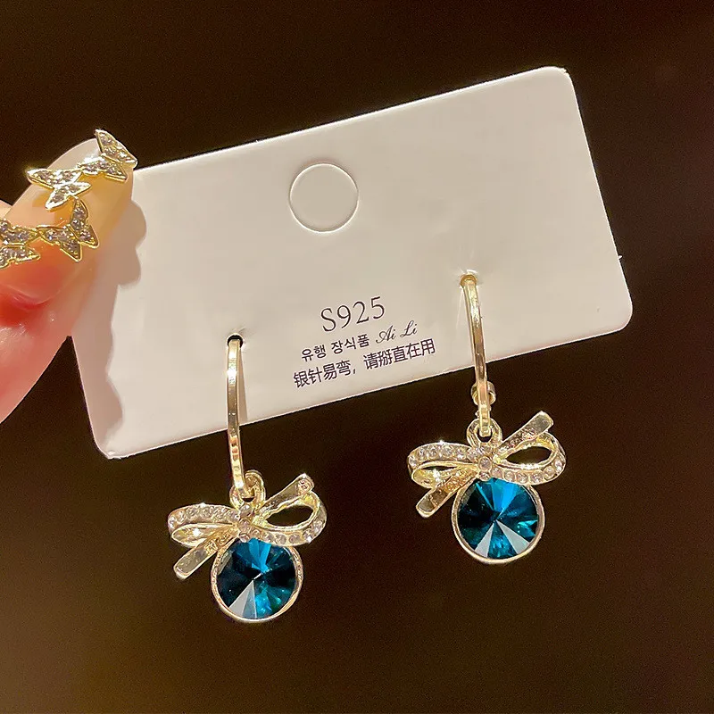 Fashion bow gold ladies earrings party accessory 2021 trend Women jewelry Personality exquisite Hanging Design Jewelry Earrring
Fashion bow gold ladies earrings party accessory 2021 trend Women jewelry Personality exquisite Hanging Design Jewelry Earrring