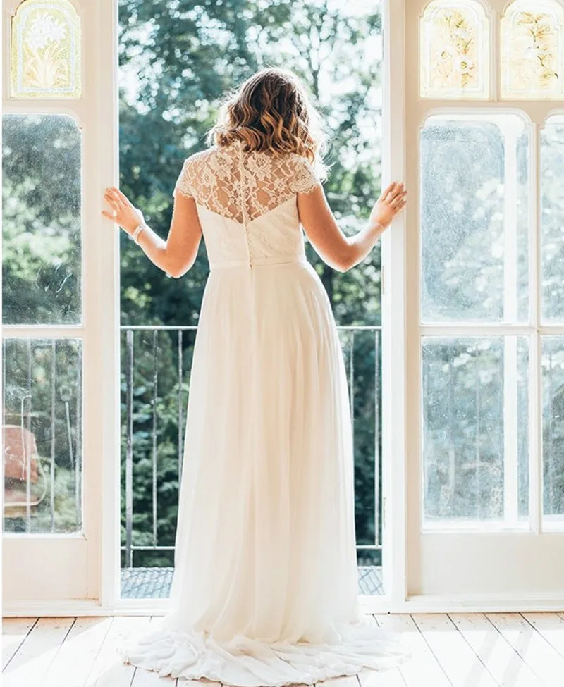 Plus Size Wedding Dresses 2021 V Neck Short Sleeve Brush Chiffon Train Illusion Back Beaded Sash Waist Summer Bridal Gown
Plus Size Wedding Dresses 2021 V Neck Short Sleeve Brush Chiffon Train Illusion Back Beaded Sash Waist Summer Bridal Gown