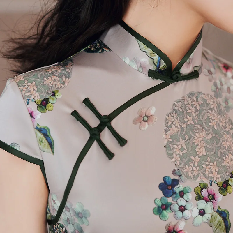 Hot Sale Chinese Plus Size S-4XL Women Long Cheongsams Elegant Print Flower Cheongsam Handmade Button Qipao Vestidos 
Hot Sale Chinese Plus Size S-4XL Women Long Cheongsams Elegant Print Flower Cheongsam Handmade Button Qipao Vestidos