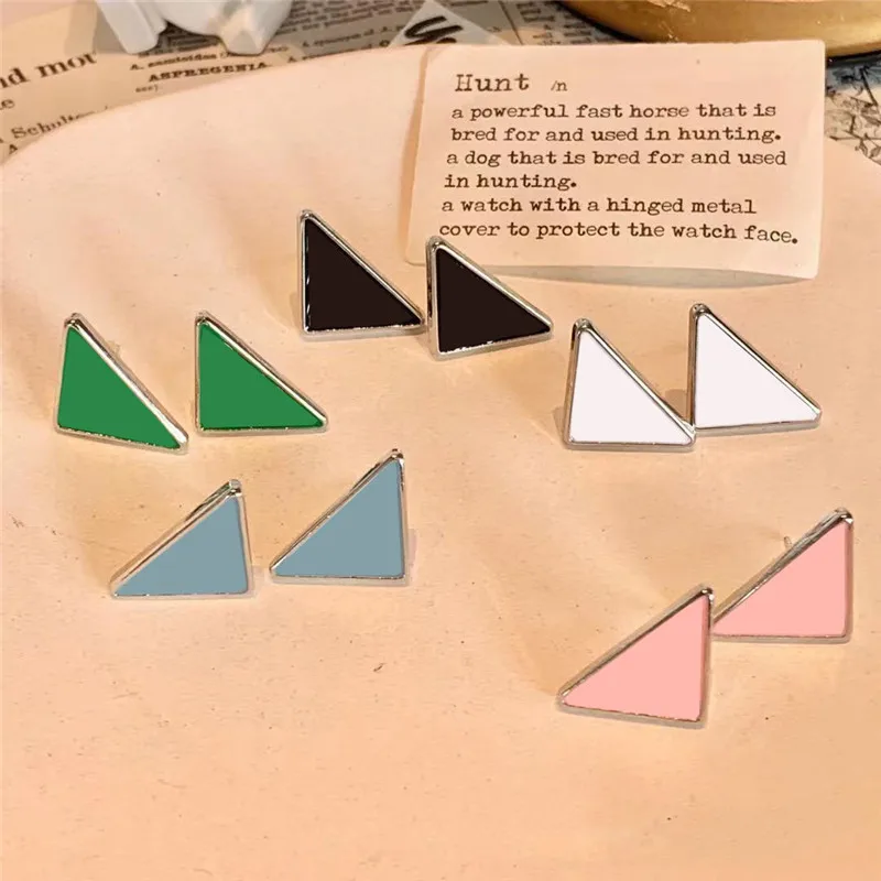 HANGZHI 2021 New Hip Hop Personality Retro Epoxy Triangle Earrings Geometric Trend Stud Earrings Fashion Jewelry
HANGZHI 2021 New Hip Hop Personality Retro Epoxy Triangle Earrings Geometric Trend Stud Earrings Fashion Jewelry