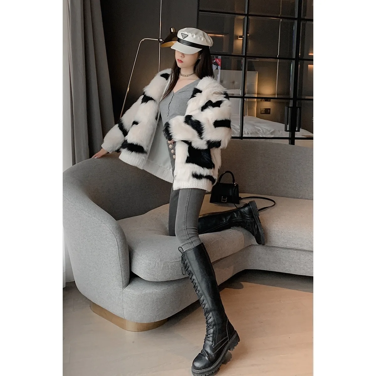 2020 Fashion Fur Coat Women Winter Overcoats Luxury High Quality Genuine Full Pelt Fur Jacket Natural Woman Mujer Chaqueta T13
2020 Fashion Fur Coat Women Winter Overcoats Luxury High Quality Genuine Full Pelt Fur Jacket Natural Woman Mujer Chaqueta T13