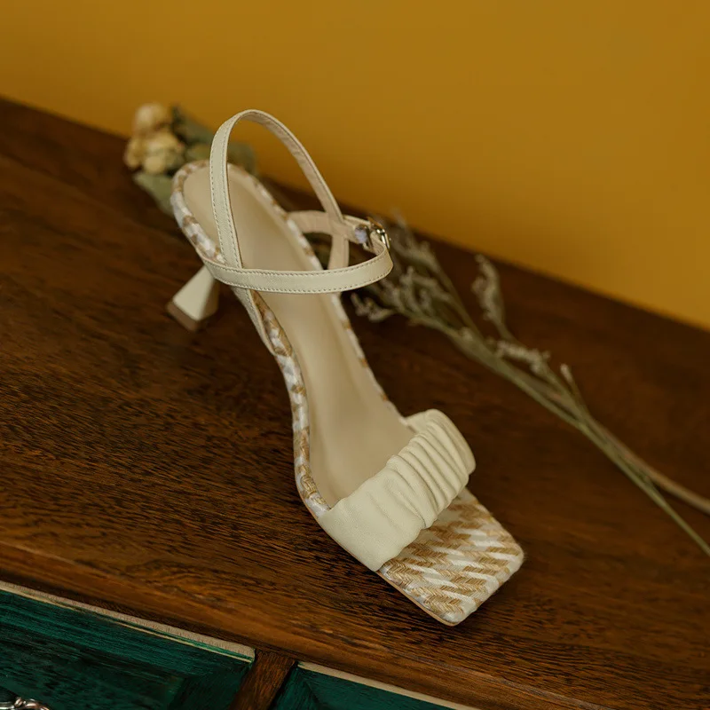 Simple Rome Shoes Fashion Square Heel Womens Sandals 2021 Summer New Korean Pleated Ankle Buckle Casual High Heels Sandals
Simple Rome Shoes Fashion Square Heel Womens Sandals 2021 Summer New Korean Pleated Ankle Buckle Casual High Heels Sandals